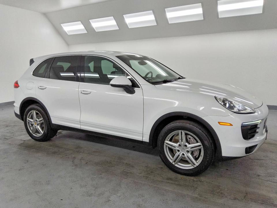 2016 Porsche Cayenne VIN WP1AA2A24GKA13215 COPART salvage auction — MINOR DENT/SCRATCHES, CA - DIS/DLR/EXP ONLY CLEAN TITLE, sold $6,400 on 2026-07-14 (photo 4)
