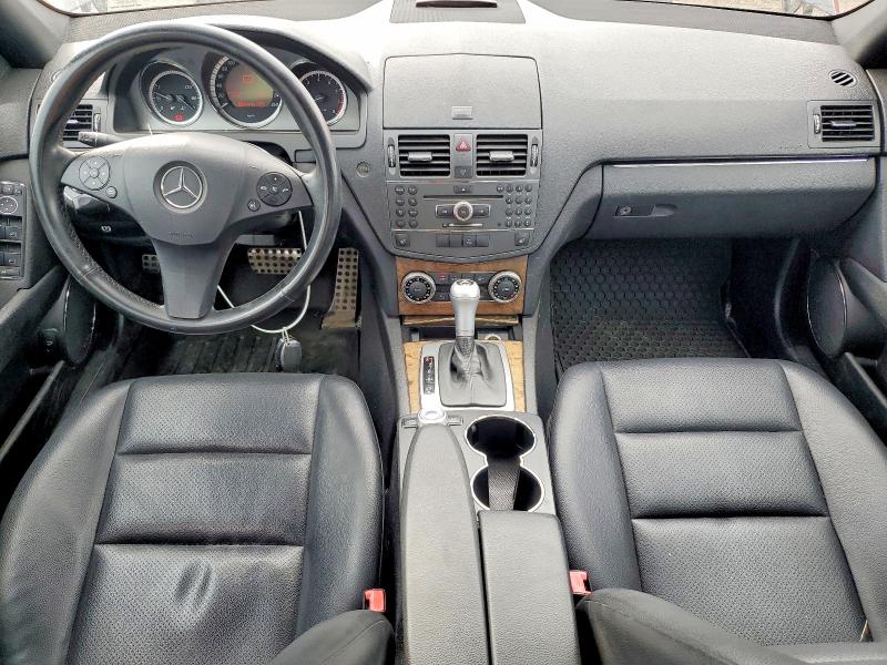 2010 Mercedes-benz C class VIN WDDGF8HB4AF505464 COPART salvage auction — MINOR DENT/SCRATCHES, Qc - Aucune Mention, sold $800 on 2026-08-05 (photo 8)