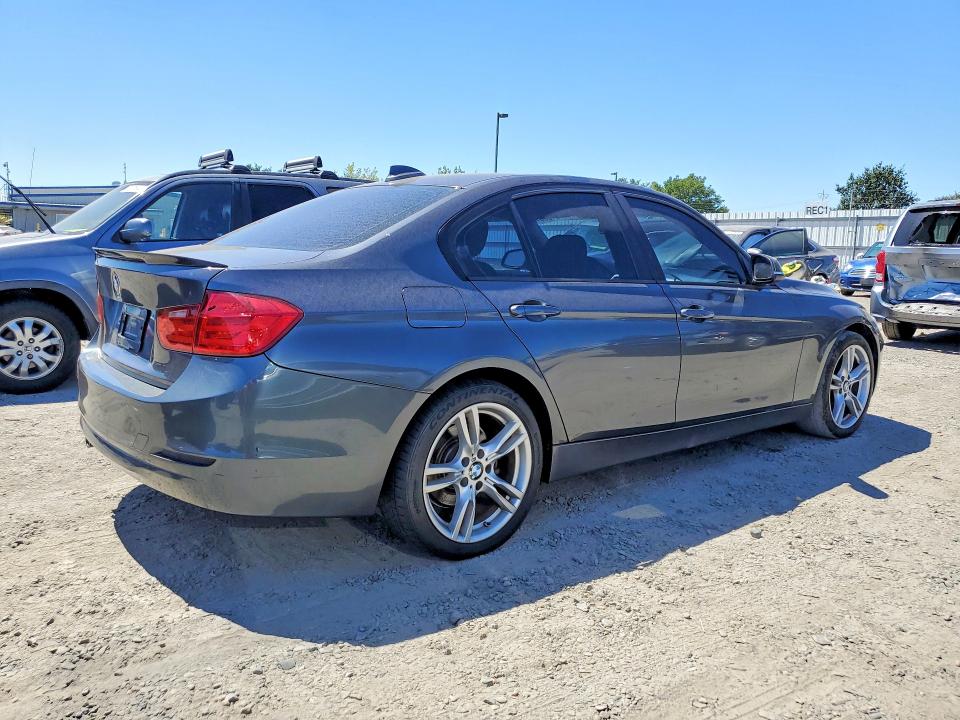 2012 BMW 3er VIN WBA3C1C56CF434133 COPART salvage auction — NORMAL WEAR, Ca - Dis/Dlr/Exp Only Clean Title, sold $10 on 2026-07-16 (photo 3)