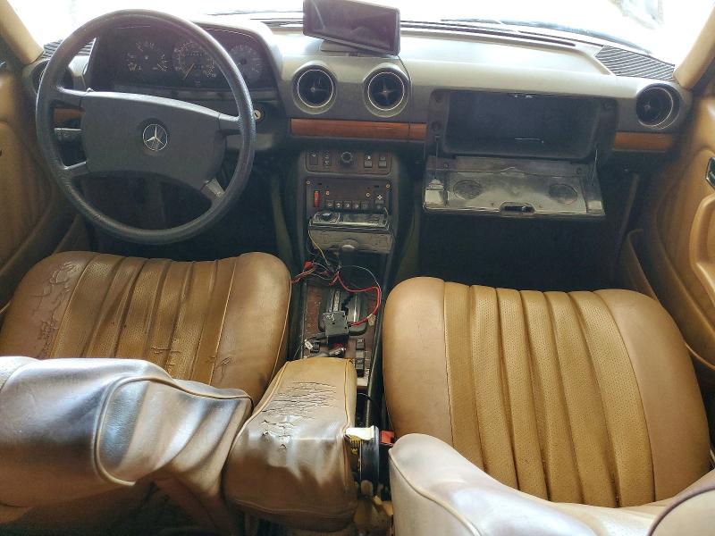 1984 Mercedes-benz 300 VIN WDBAB33AXEA006277 COPART salvage auction — FRONT END, AZ - CERT OF TITLE-RESTORED SALVAGE (P), sold $475 on 2026-07-29 (photo 8)