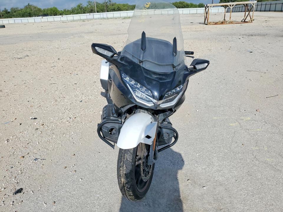 2020 Honda Gl1800c VIN JH2SC7916LK200045 COPART salvage auction — MINOR DENT/SCRATCHES, Tx - Certificate Of Title (P), sold $6,100 on 2026-07-23 (photo 2)