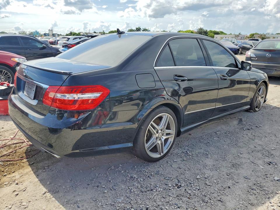 2011 Mercedes-benz E-class VIN WDDHF5GB8BA427516 COPART salvage auction — MINOR DENT/SCRATCHES, FL - CERT OF TITLE SLVG REBUILDABLE, sold $900 on 2026-08-14 (photo 3)