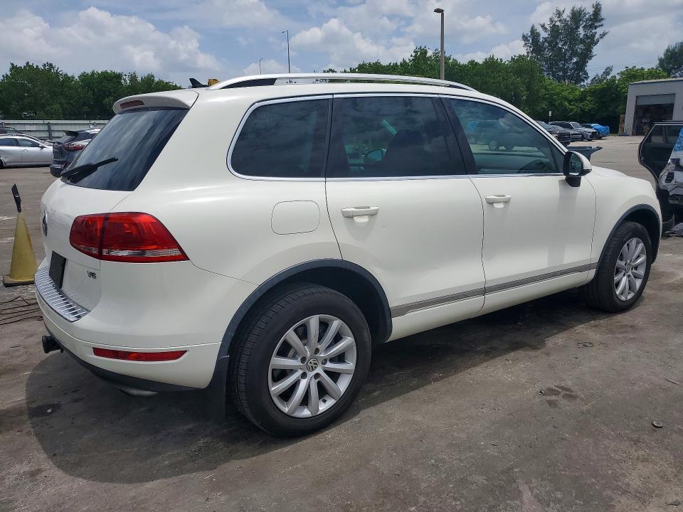 2011 Volkswagen Touareg VIN WVGFF9BP5BD002471 COPART salvage auction — MINOR DENT/SCRATCHES, Nj - Cert Of Title-Salvage (P), sold $450 on 2026-07-29 (photo 3)