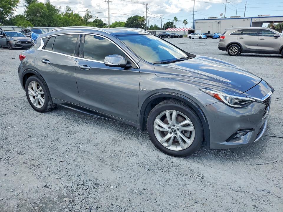 2018 Infiniti Qx30 VIN SJKCH5CP4JA005724 COPART salvage auction — MINOR DENT/SCRATCHES, Fl - Cert Of Title Slvg Rebuildable, sold $3,600 on 2026-07-17 (photo 4)