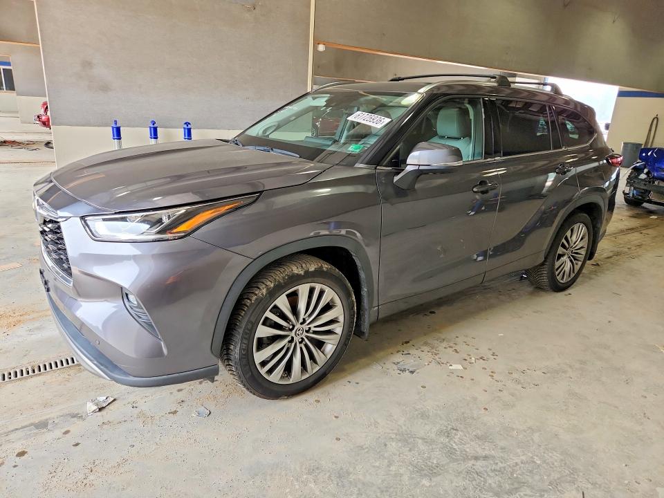 2021 Toyota Highlander VIN 5TDFZRBH2MS086163 COPART salvage auction — SIDE, VA - CERT OF TITLE - SALVAGE, sold $525 on 2026-07-31 (photo 1)