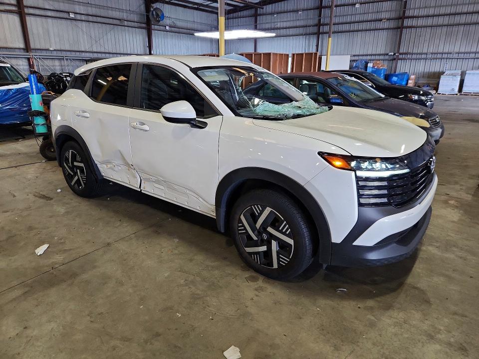 2025 Nissan Kicks VIN 3N8AP6CA2SL365510 COPART salvage auction — ROOF, Fl - Cert Of Title Slvg Rebuildable, sold $7,000 on 2026-08-17 (photo 4)