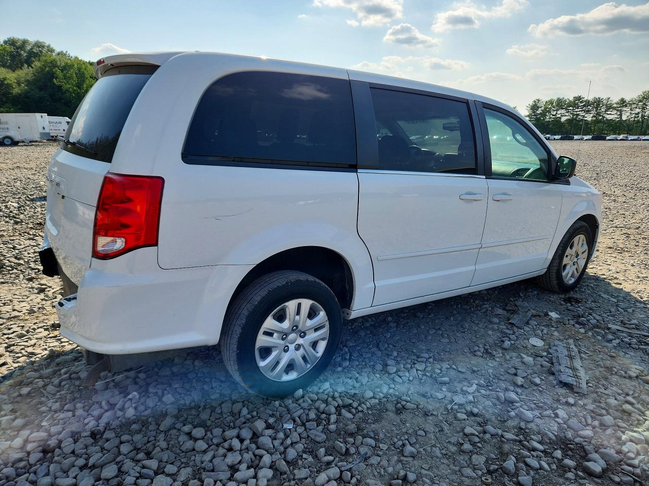 2017 Dodge Grand caravan VIN 2C4RDGCG2HR745878 COPART salvage auction — Minor Dent/Scratches, MI - CERTIFICATE OF TITLE, sold $10,500 on 2026-08-26 (photo 3)