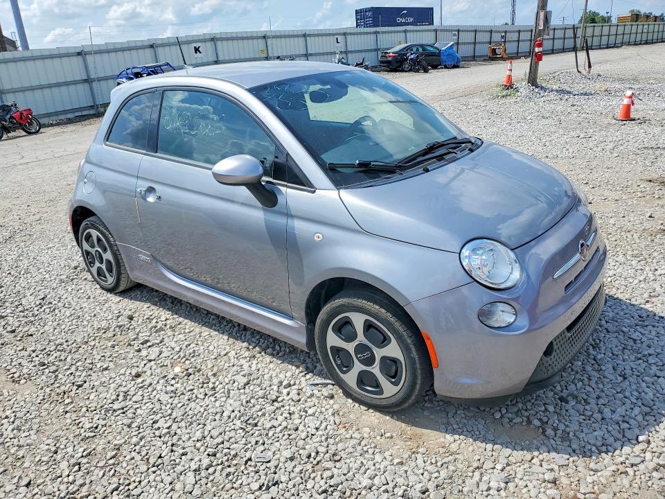 2017 Fiat 500 VIN 3C3CFFGE4HT565600 COPART salvage auction — MINOR DENT/SCRATCHES, OH - CERTIFICATE OF TITLE, sold $1,550 on 2026-07-17 (photo 4)
