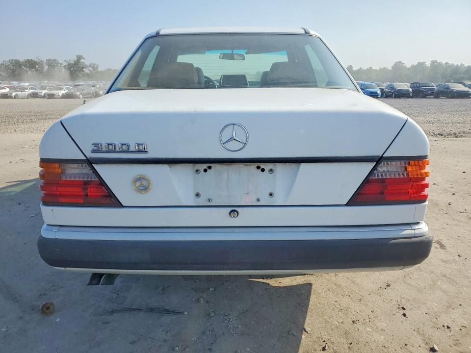 1992 Mercedes-benz 300 VIN WDBEB28D2NB759410 COPART salvage auction — NORMAL WEAR, VA - CERTIFICATE OF TITLE, sold $4,400 on 2026-07-08 (photo 6)