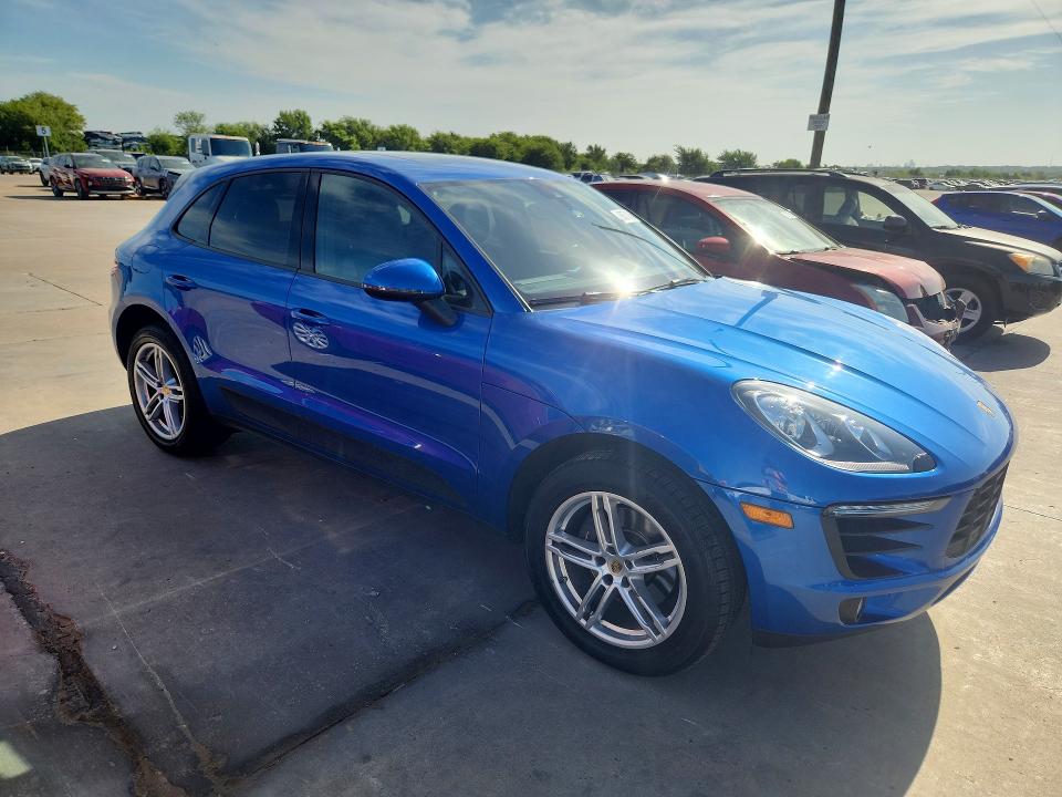 2017 Porsche Macan VIN WP1AA2A54HLB83936 COPART salvage auction — NORMAL WEAR, TX - CERTIFICATE OF TITLE, sold $8,400 on 2026-07-30 (photo 4)