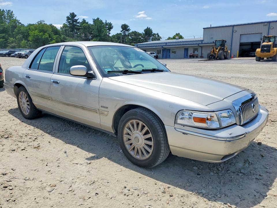 2009 Mercury Grand marquis VIN 2MEHM75V59X610123 COPART salvage auction — MINOR DENT/SCRATCHES, MA - CERTIFICATE OF TITLE, sold $1,300 on 2026-09-21 (photo 4)