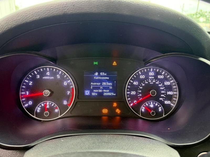 2020 Kia Optima VIN 5XXGT4L3XLG450082 COPART salvage auction — MINOR DENT/SCRATCHES, OK - CERTIFICATE OF TITLE (P), sold $900 on 2026-07-28 (photo 8)