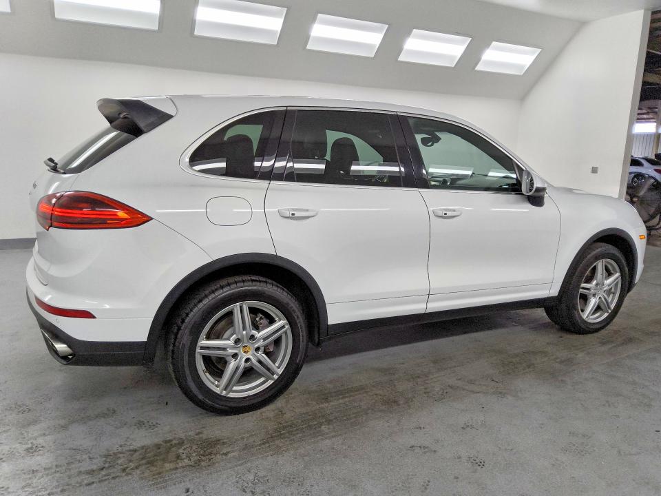 2016 Porsche Cayenne VIN WP1AA2A24GKA13215 COPART salvage auction — MINOR DENT/SCRATCHES, CA - DIS/DLR/EXP ONLY CLEAN TITLE, sold $6,400 on 2026-07-14 (photo 3)