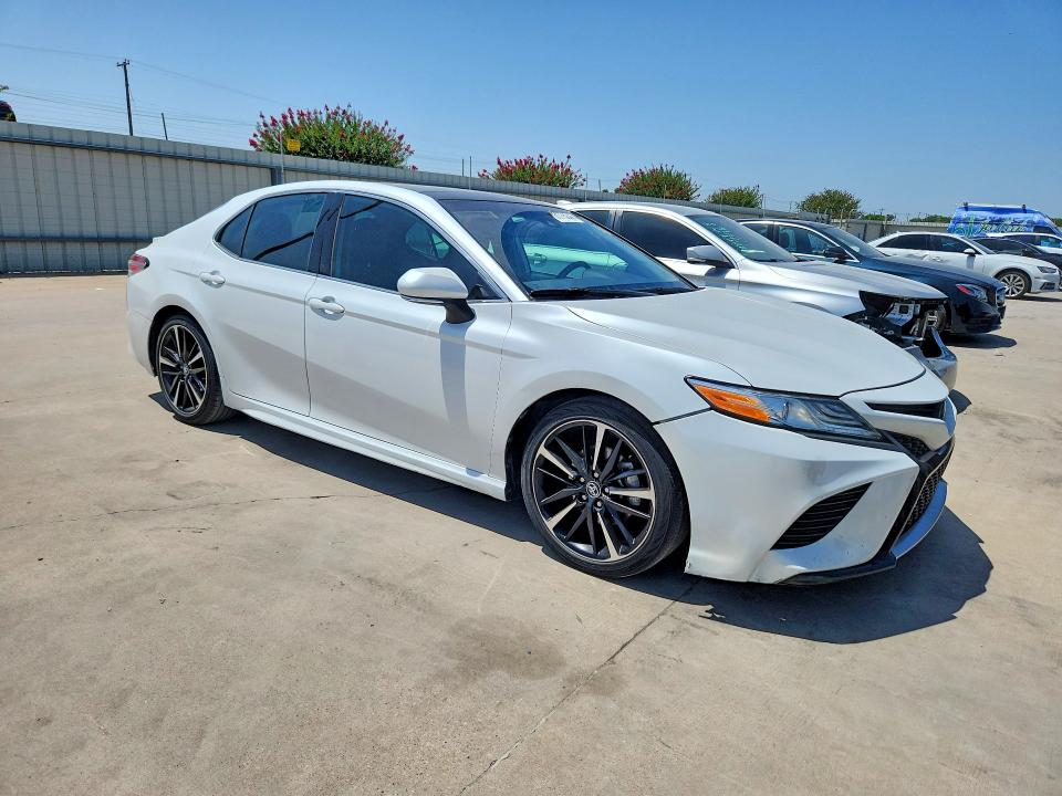 2020 Toyota Camry VIN 4T1K61AK9LU904581 COPART salvage auction — MINOR DENT/SCRATCHES, TX - CERTIFICATE OF TITLE (P), sold $12,300 on 2026-07-30 (photo 4)