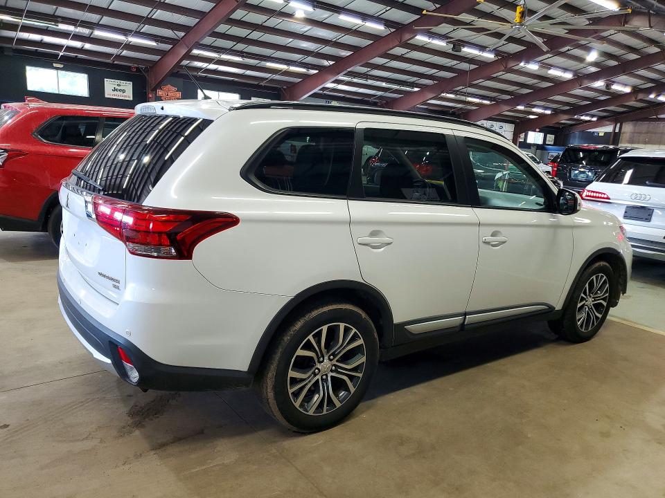 2016 Mitsubishi Outlander VIN JA4AZ3A32GZ004569 COPART salvage auction — MINOR DENT/SCRATCHES, Ct - Clean Title, sold $3,350 on 2026-07-23 (photo 3)