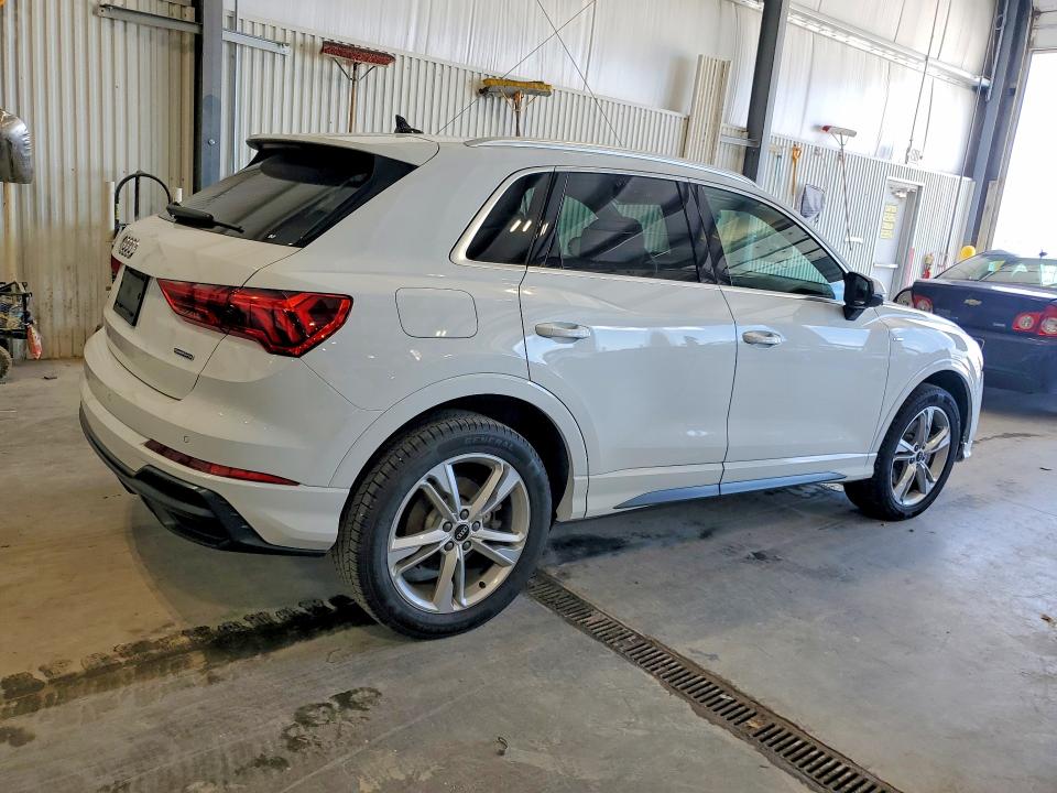 2021 Audi Q3 VIN WA1DECF31M1040636 COPART salvage auction — MINOR DENT/SCRATCHES, NE - CERTIFICATE OF TITLE, sold $13,300 on 2026-07-28 (photo 3)