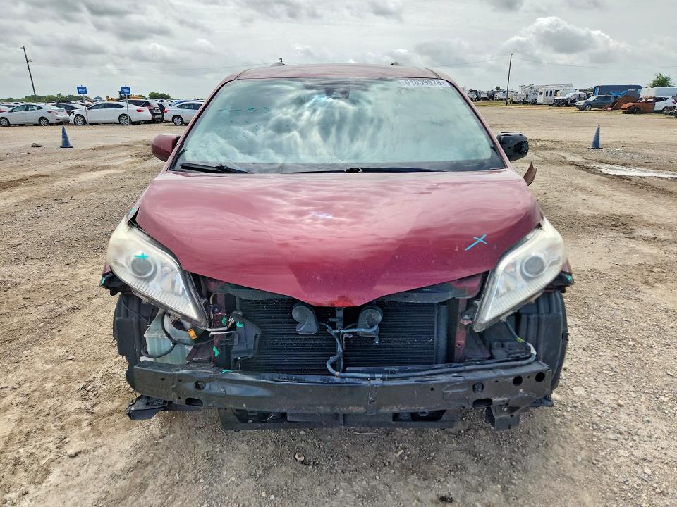 2018 Toyota Sienna VIN 5TDKZ3DC4JS932088 COPART salvage auction — FRONT END, TX - SALVAGE VEHICLE TITLE (P), sold $950 on 2026-07-22 (photo 5)