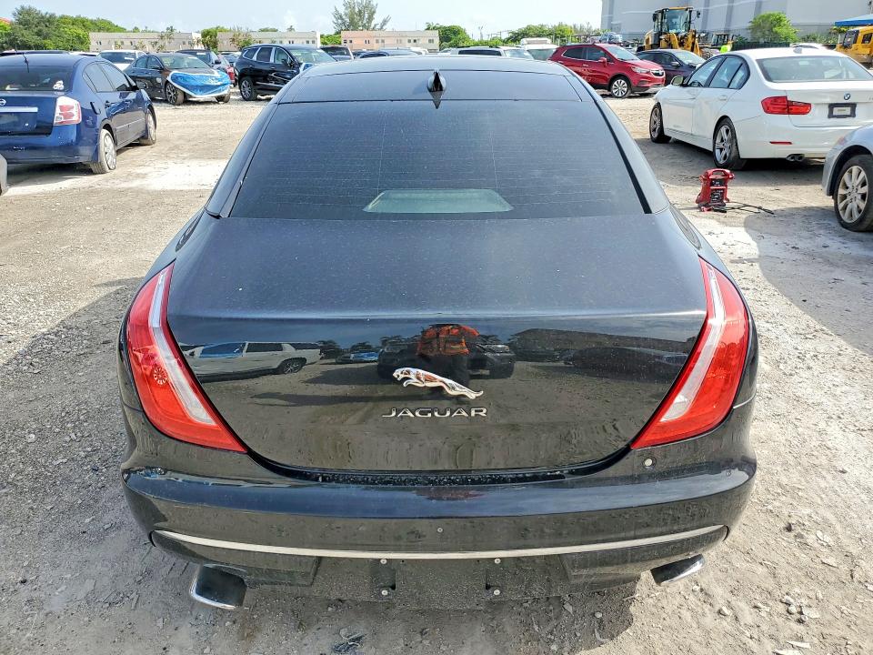 2017 Jaguar Xj VIN SAJWJ2GD5H8W08980 COPART salvage auction — MINOR DENT/SCRATCHES, FL - CERT OF TITLE-REBUILT (P), sold $1,950 on 2026-07-28 (photo 6)