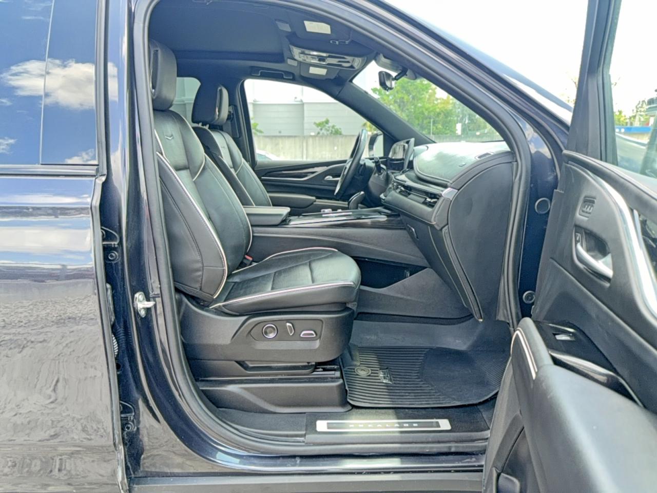 2023 Cadillac Escalade ESV VIN 1GYS3PKL2PR563390 COPART salvage auction — Normal Wear, FL - CERT OF TITLE SLVG REBUILDABLE (P), sold $46,250 on 2026-08-07 (photo 5)