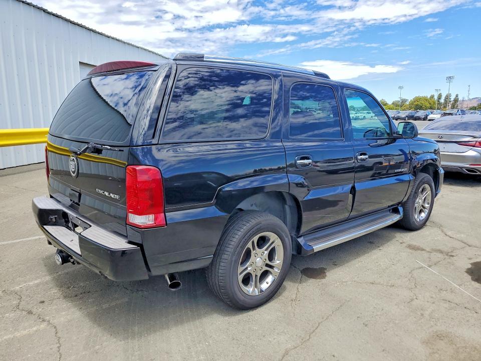 2002 Cadillac Escalade VIN 1GYEK63N42R221989 COPART salvage auction — MINOR DENT/SCRATCHES, CA - DIS/DLR/EXP APP FOR DUP CLEAN, sold $100 on 2026-07-24 (photo 3)
