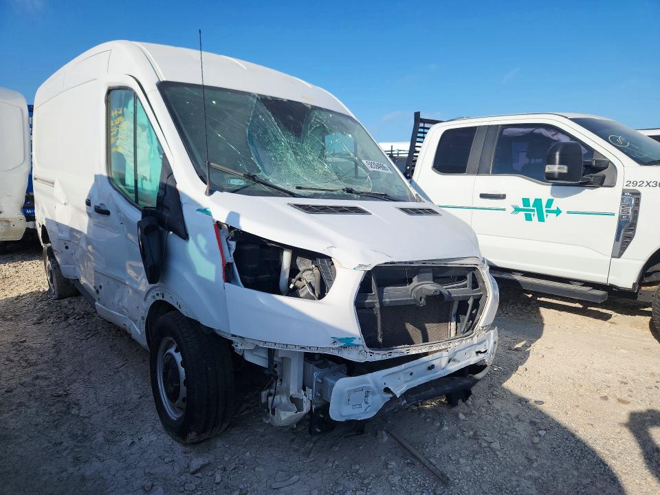 2021 Ford Transit VIN 1FTBR1CG9MKA81426 COPART salvage auction — ROLLOVER, Tx - Nonrepairable Title, sold $7,500 on 2026-07-28 (photo 4)