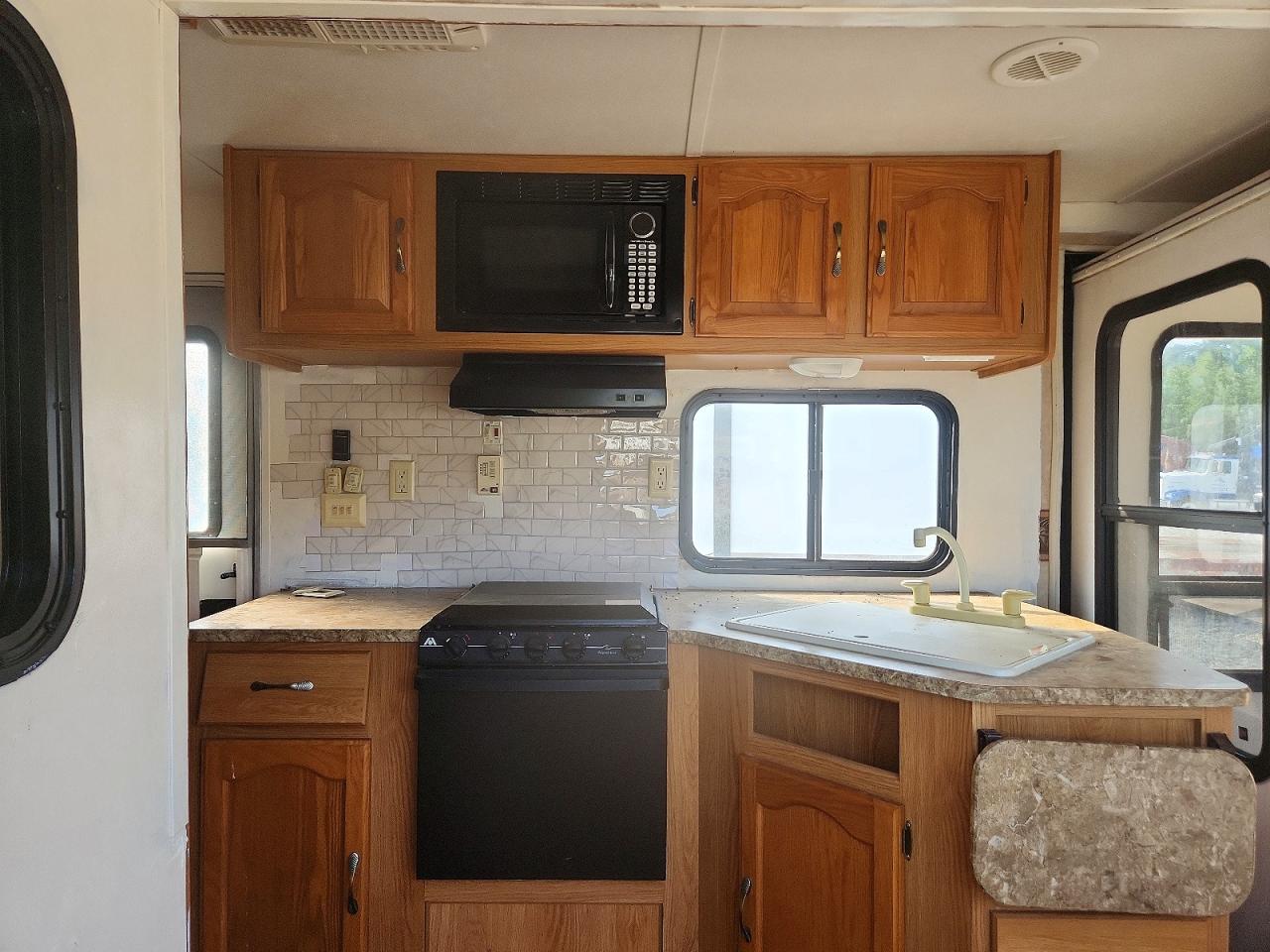 2011 VIN 4YDT31120B3105114 COPART salvage auction — Normal Wear, Ct - Clean Title, sold $1,400 on 2026-09-22 (photo 5)