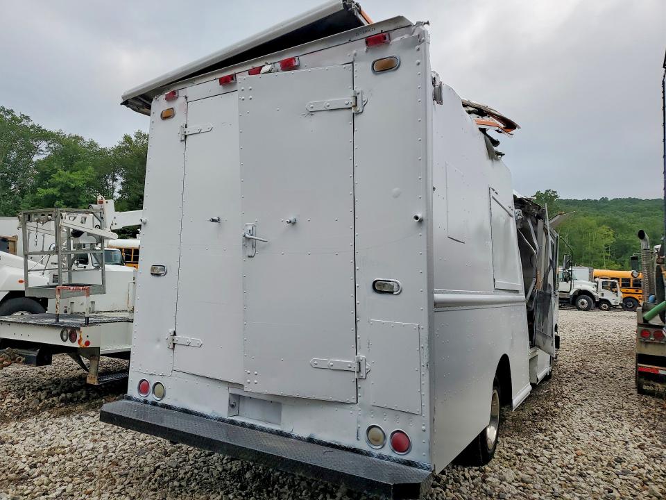 2007 Freightliner Chassis VIN 4UZAAPDHX7CY44917 COPART salvage auction — ROOF, MA - CERT OF TITLE-SALVAGE (P), sold $125 on 2026-08-12 (photo 3)