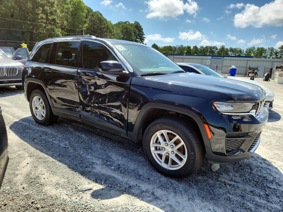 2025 Jeep Cherokee VIN 1C4RJGAG8SC370896 COPART salvage auction — SIDE, GA - CERTIFICATE OF TITLE, sold $18,200 on 2026-07-28 (photo 4)
