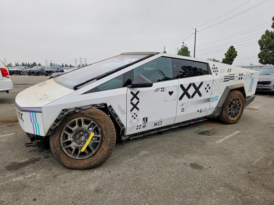 2024 Tesla Cybertruck VIN 7G2CEHEE2RA037271 — COPART salvage auction photo