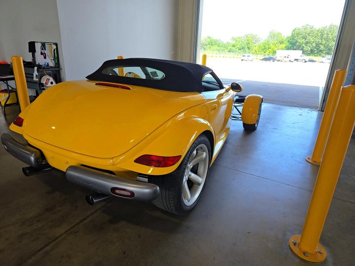 1999 Plymouth Prowler VIN 1P3EW65G0XV501156 COPART salvage auction — NORMAL WEAR, MS - CERT OF TITLE W/SALVAGE HISTOR (P), sold $15,600 on 2026-07-28 (photo 4)