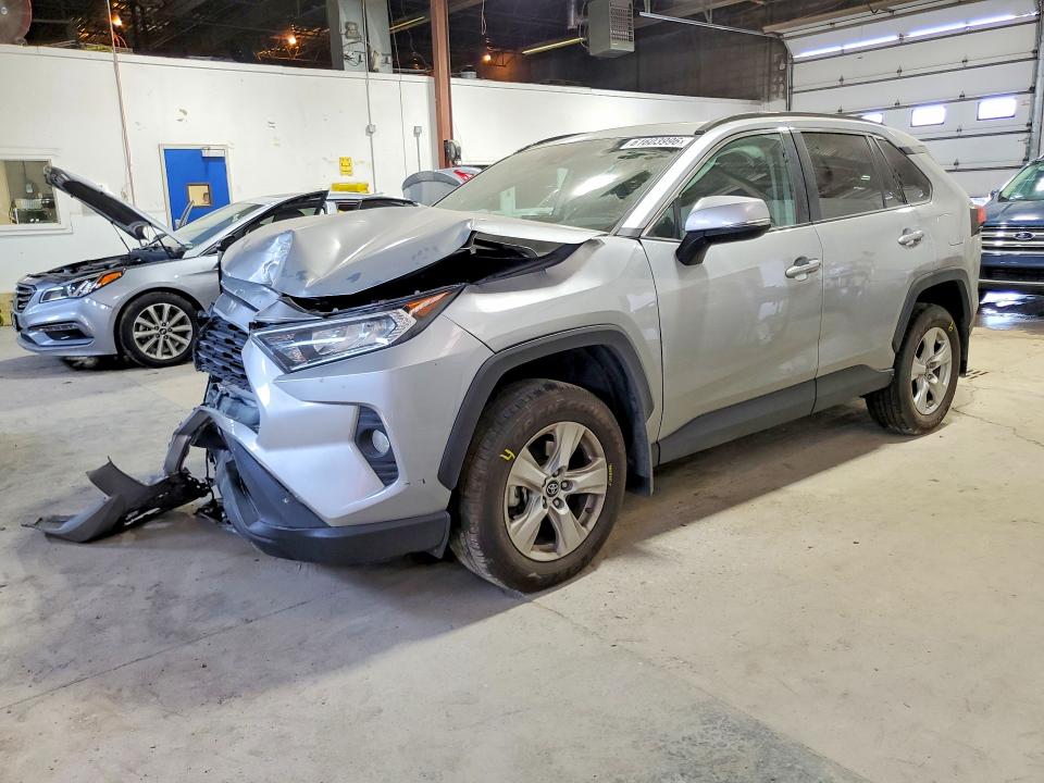 2019 Toyota Rav 4 VIN 2T3P1RFV3KW075244 — COPART salvage auction photo