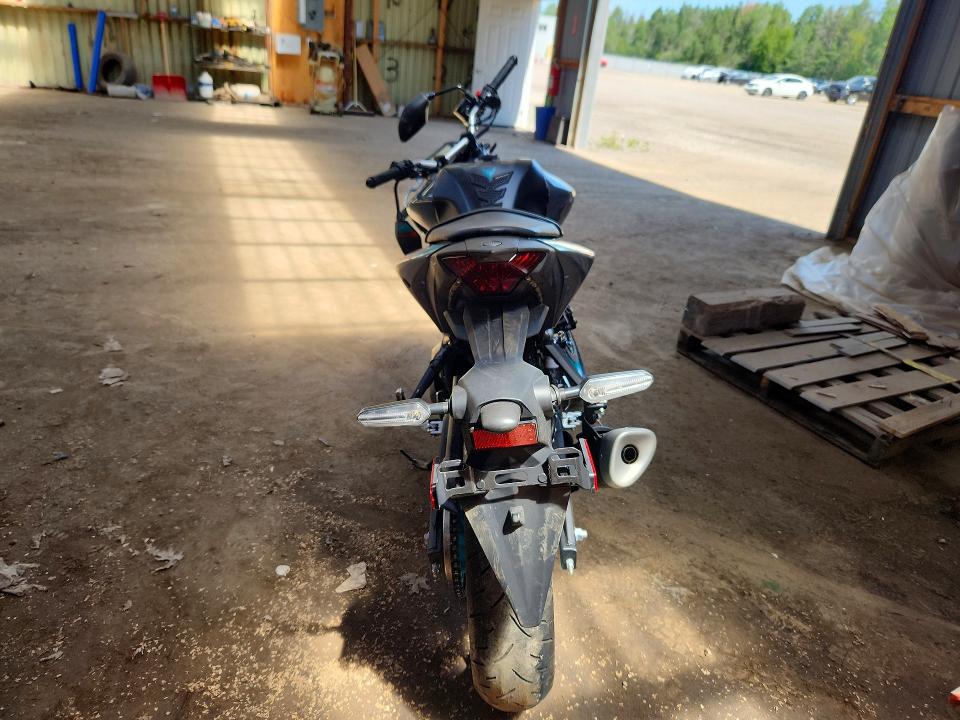 2023 Yamaha Mt-03 VIN MH3RH20N0PK002290 COPART salvage auction — FRAME DAMAGE, On - Permit Irrepairable, sold $500 on 2026-08-25 (photo 4)