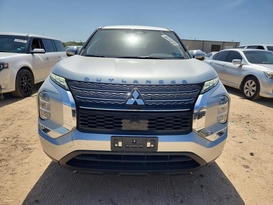 2022 Mitsubishi Outlander VIN JA4J3TA81NZ083646 COPART salvage auction — MINOR DENT/SCRATCHES, Tx - Certificate Of Title (P), sold $1,500 on 2026-07-30 (photo 5)