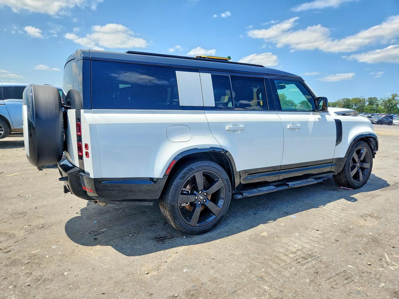 2025 Land Rover Defender VIN SALE2FEU5S2418438 COPART salvage auction — Front End, VA - CERT OF TITLE - SALVAGE, sold $25,000 on 2026-09-02 (photo 3)