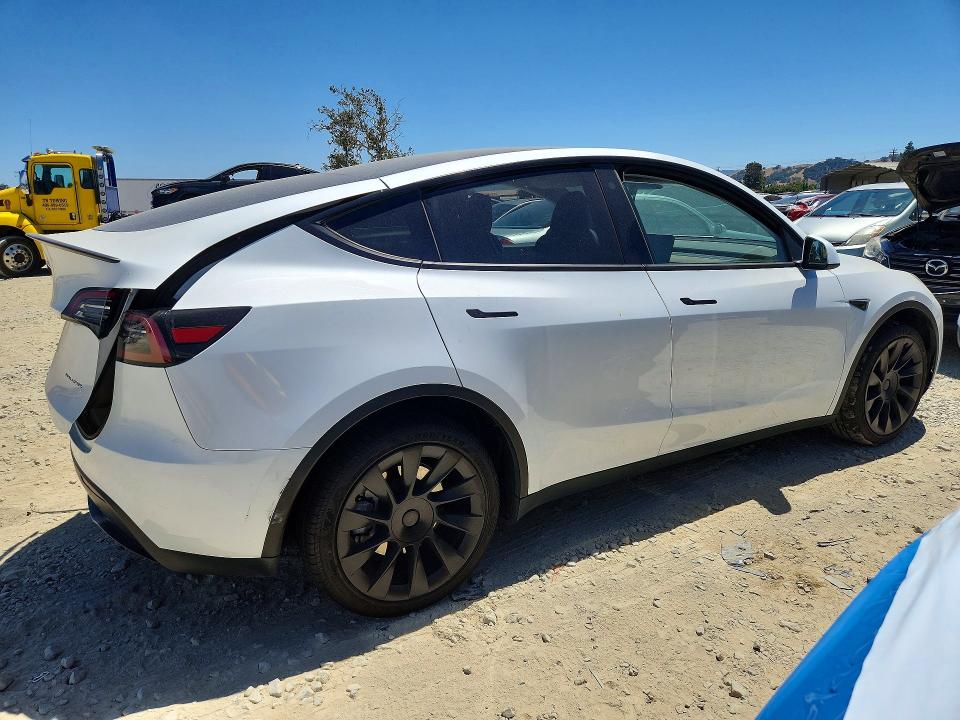 2023 Tesla Model y VIN 7SAYGDEE8PF690587 COPART salvage auction — REAR END, CA - SALVAGE CERTIFICATE, sold $2,300 on 2026-07-28 (photo 3)
