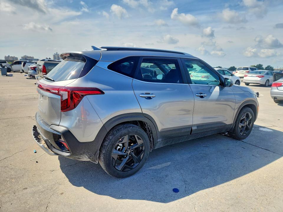 2026 Kia Seltos VIN KNDER2AA1T7947963 COPART salvage auction — WATER/FLOOD, MI - CERT OF TITLE-SALVAGE FLOOD, sold $12,700 on 2026-08-12 (photo 3)