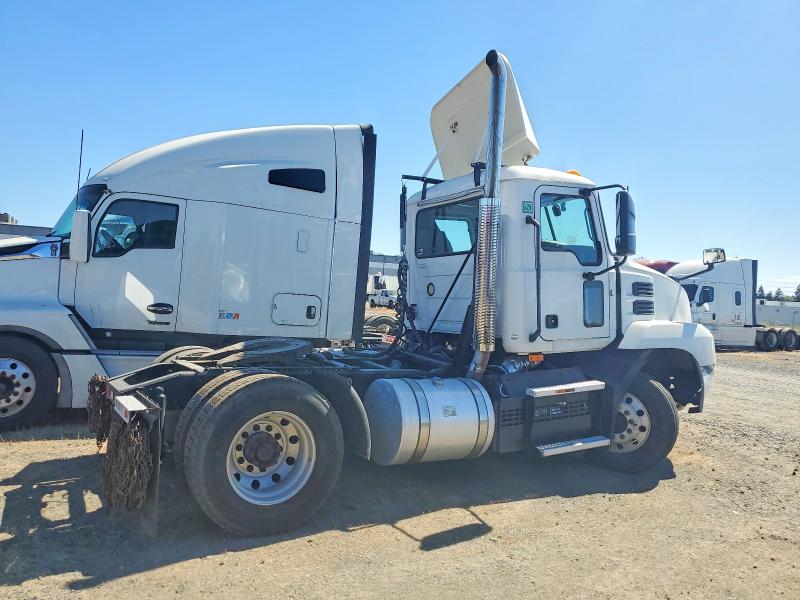 2021 Mack Anthem VIN 1M1AN3AY6MM002474 COPART salvage auction — UNDERCARRIAGE, CA - SALVAGE CERTIFICATE, sold $9,000 on 2026-09-03 (photo 4)