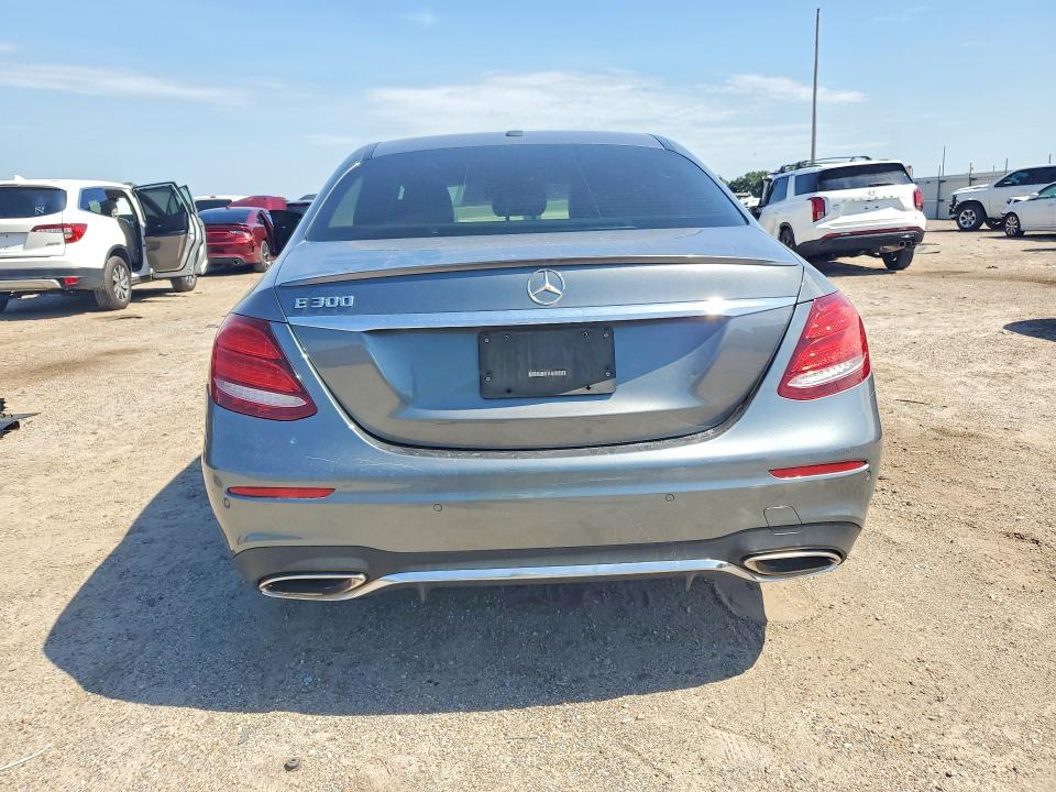 2017 Mercedes-benz E-klasse VIN WDDZF4JB5HA056976 COPART salvage auction — VANDALISM, Al - Cert Of Title-Salvage Title, sold $3,950 on 2026-08-29 (photo 6)
