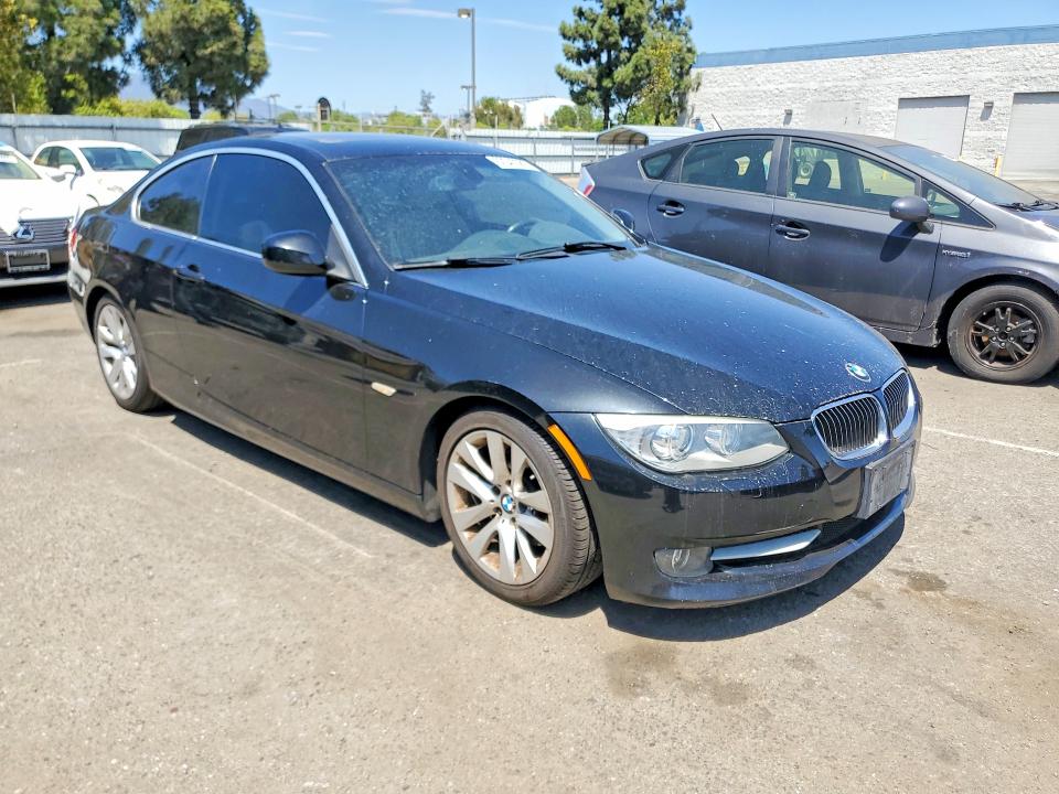 2012 BMW 3er VIN WBAKE5C59CE755960 COPART salvage auction — NORMAL WEAR, Ca - Dis/Dlr/Exp Only Clean Title, sold $1,400 on 2026-08-04 (photo 4)