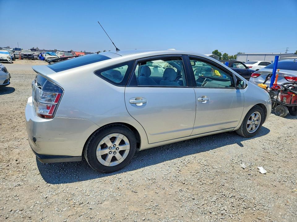 2004 Toyota Prius VIN JTDKB20U140030003 COPART salvage auction — MINOR DENT/SCRATCHES, CA - DIS/DLR/EXP ONLY CLEAN TITLE, sold $325 on 2026-07-24 (photo 3)