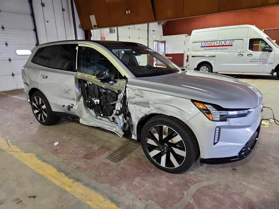 2025 Volvo Ex90 VIN 7JDEV3VL7SG017097 COPART salvage auction — SIDE, AZ - CERT OF TITLE - SALVAGE, sold $16,400 on 2026-07-29 (photo 4)