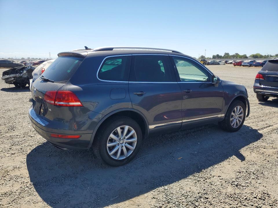 2011 Volkswagen Touareg VIN WVGFF9BP5BD004592 COPART salvage auction — FRONT END, Ca - Salvage Certificate, sold $1,400 on 2026-08-11 (photo 3)