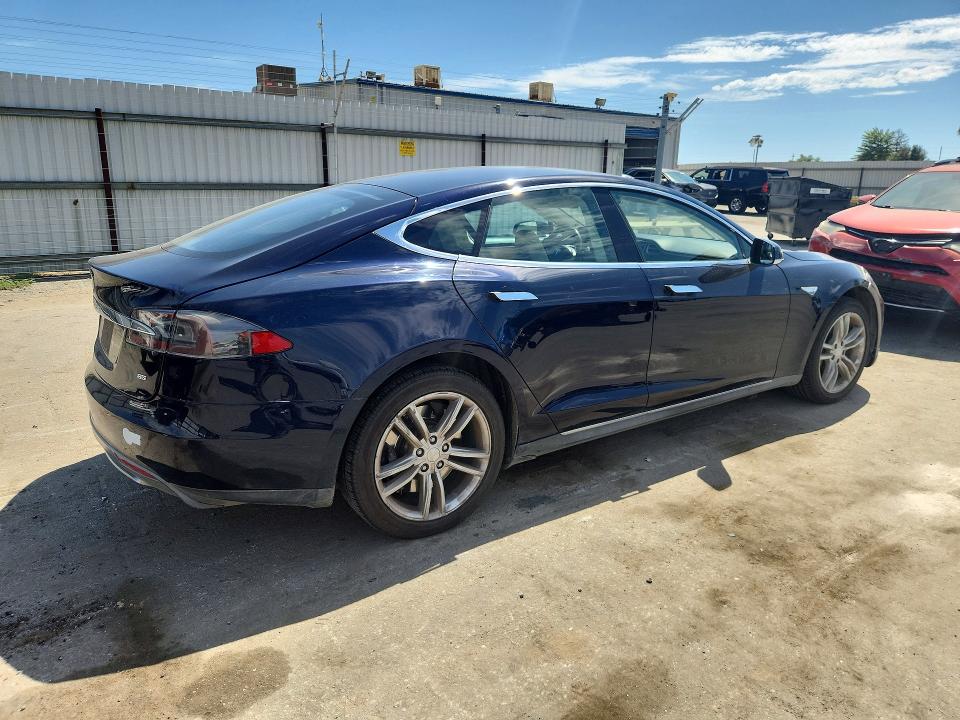2013 Tesla Model s VIN 5YJSA1DN9DFP07977 COPART salvage auction — REAR END, CA - SALVAGE CERTIFICATE, sold $3,250 on 2026-10-16 (photo 3)