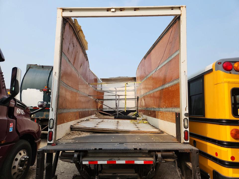 2017 Frht - freightliner VIN 1FVACWDUXHHJA4813 COPART salvage auction — ROLLOVER, NE - CERT OF TITLE-SALVAGE, sold $4,200 on 2026-10-07 (photo 6)
