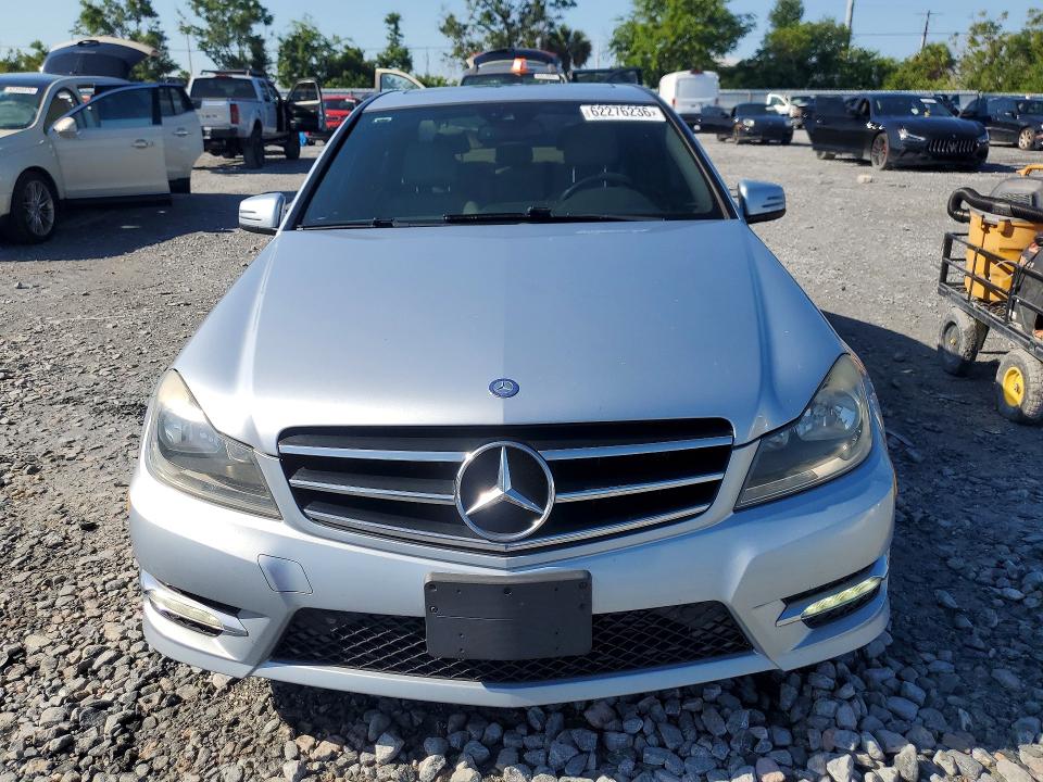 2014 Mercedes-benz C-klasse VIN WDDGF4HB0EA948092 COPART salvage auction — NORMAL WEAR, Fl - Certificate Of Title, sold $375 on 2026-08-04 (photo 5)