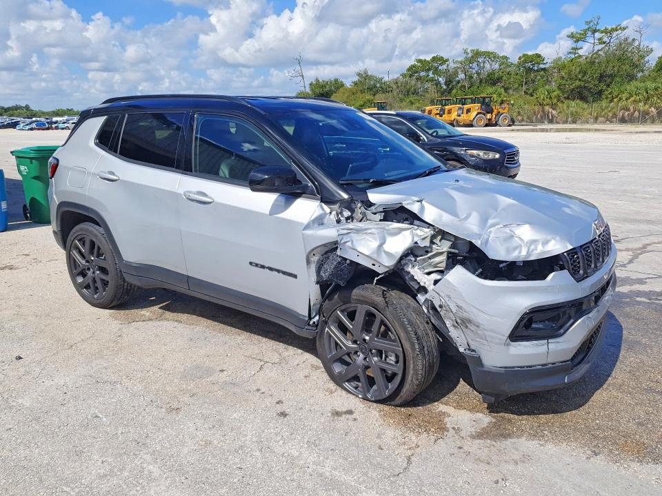 2026 Jeep Compass VIN 3C4NJDCN4TT188174 COPART salvage auction — FRONT END, Fl - Certificate Of Title (P), sold $12,000 on 2026-07-27 (photo 4)