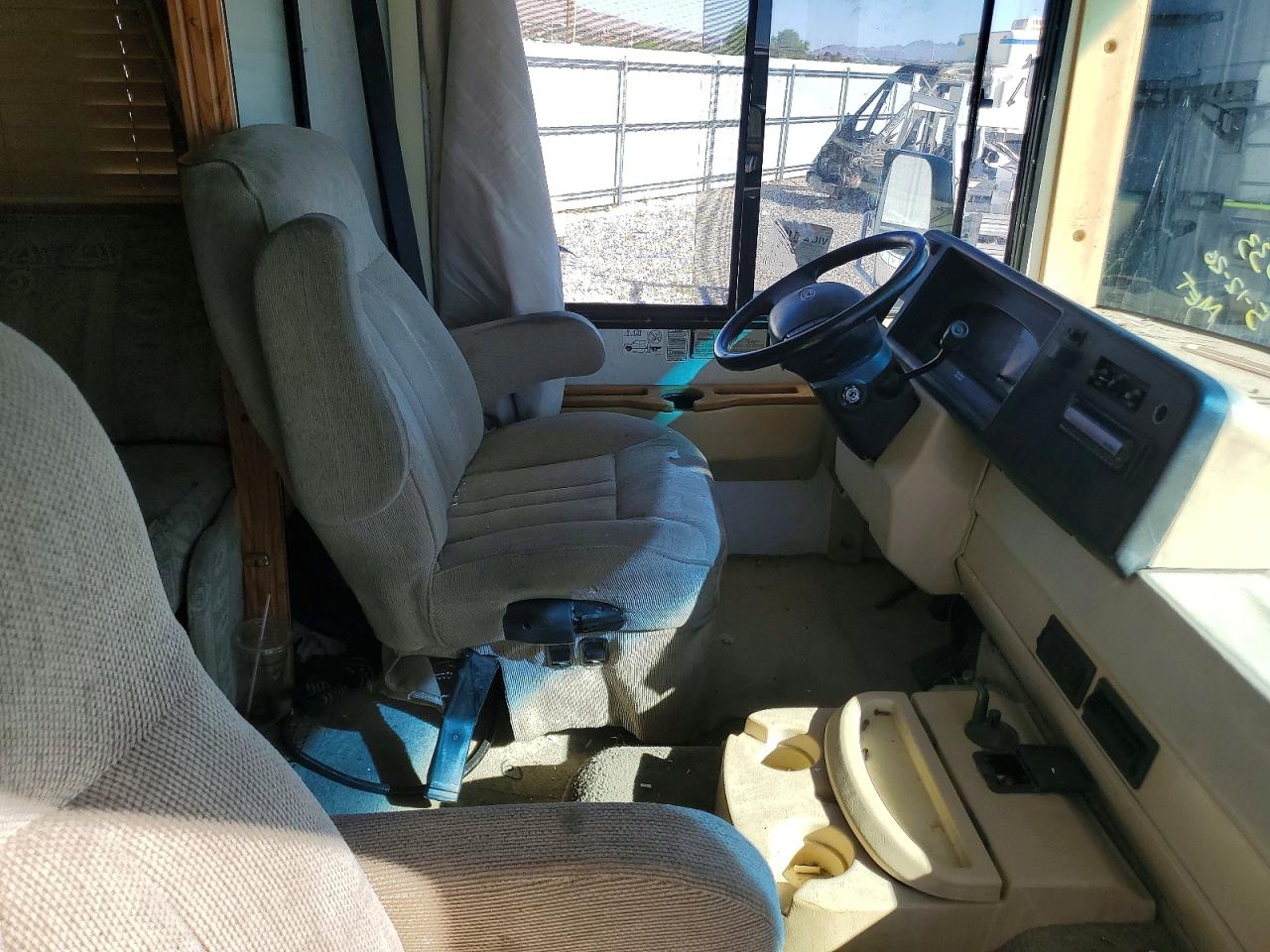 2002 Winnibago VIN 1FCMF53S520A05952 COPART salvage auction — Minor Dent/Scratches, NV - SALVAGE TITLE, sold $1,985 on 2026-09-18 (photo 5)