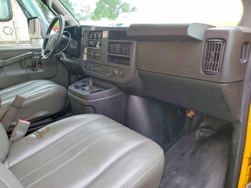 2022 Gmc Savana VIN 7GZ37TC7XNN002712 COPART salvage auction — MINOR DENT/SCRATCHES, In - Certificate Of Title, sold $2,100 on 2026-07-30 (photo 8)