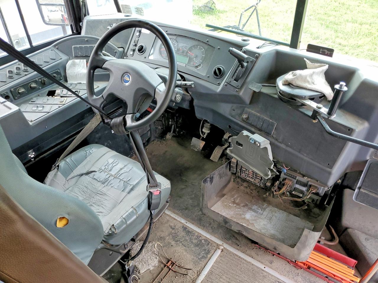2013 Blub VIN 1BAKFCPH9DF294290 COPART salvage auction — Minor Dent/Scratches, PA - CERT OF TITLE, sold $1,600 on 2026-09-11 (photo 5)
