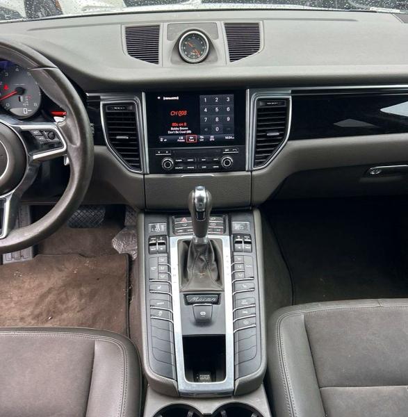 2017 Porsche Macan VIN WP1AB2A54HLB16475 COPART salvage auction — NORMAL WEAR, Nj - Certificate Of Title (P), sold $9,500 on 2026-08-11 (photo 9)